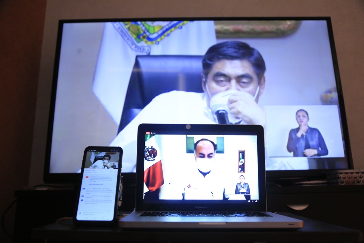 Miguel Barbosa y el secretario de Gobernación en videoconferencia. (Andrés Lobato)
