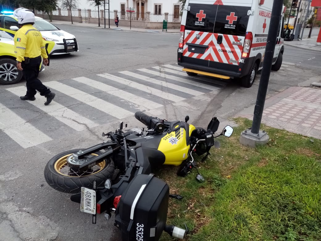 Según peritos, el taxista giró a la izquierda para incorporarse a la circulación de la avenida. (Especial)