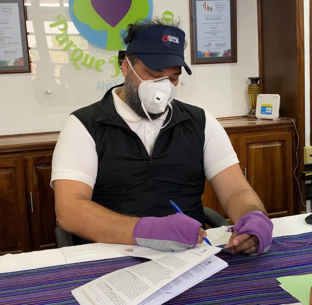 Adrián Esper Cárdenas propuso se entregue a cada familia 10 mil pesos, se condone el pago del recibo de CFE y de impuestos