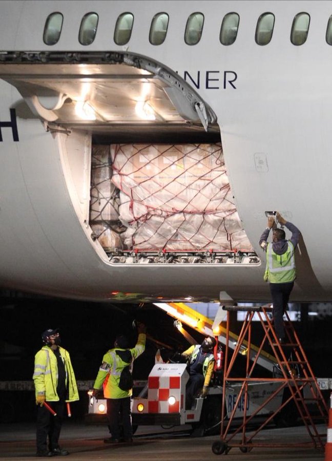 Llega a México el vigésimo quinto vuelo procedente de China con insumos médicos contra el coronavirus. (SRE)