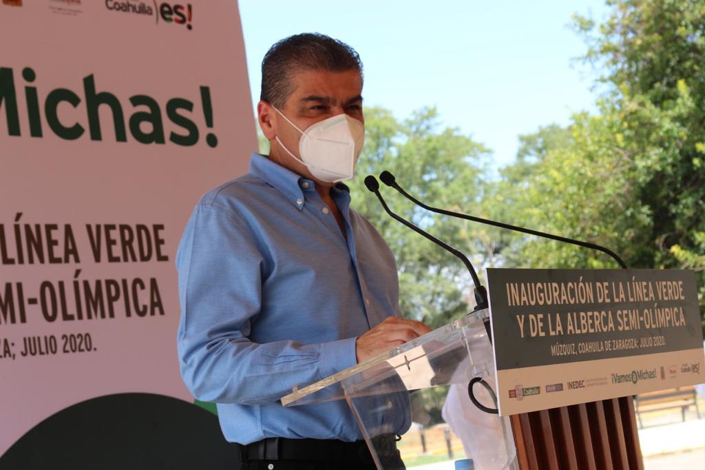 En su visita, el gobernador dijo que reforzará la atención hospitalaria. (Especial)