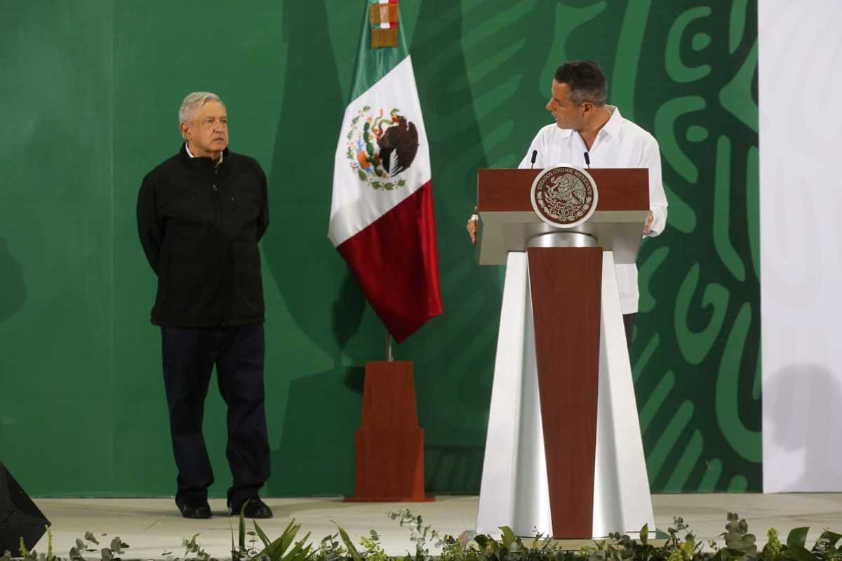 Alejandro Murat, gobernador de Oaxaca, en conferencia matutina con el presidente López Obrador. (Omar Franco)