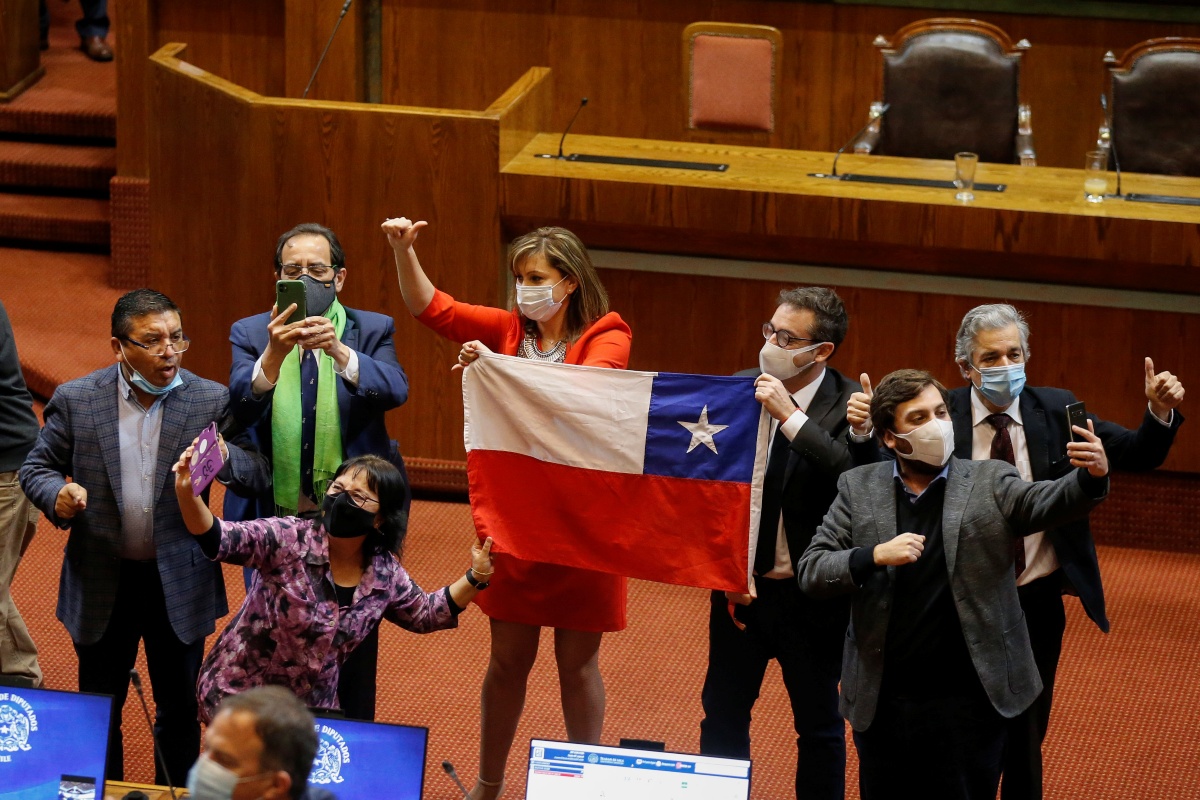 El Congreso de Chile aprobó la reforma excepcional para le retiro de dinero en pensiones. (Reuters)