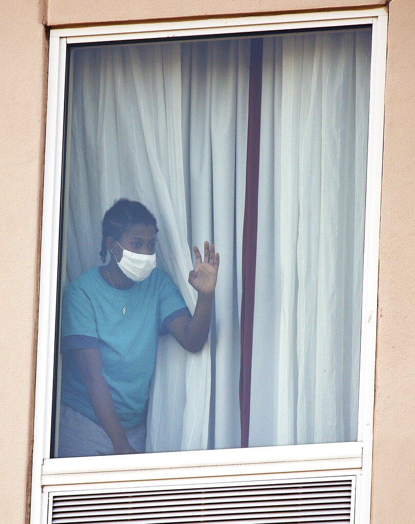 El gobierno de Estados Unidos habría encerrados a varios niños migrantes detenidos en un hotel. (AP)