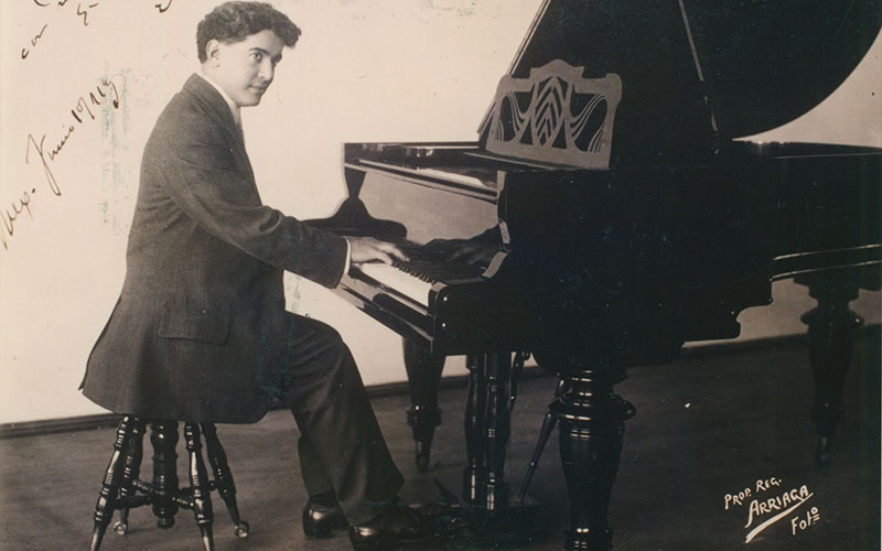 Incitado por Andrés Segovia, el compositor se acercó a un instrumento que no tocaba. (Paolo Mello)