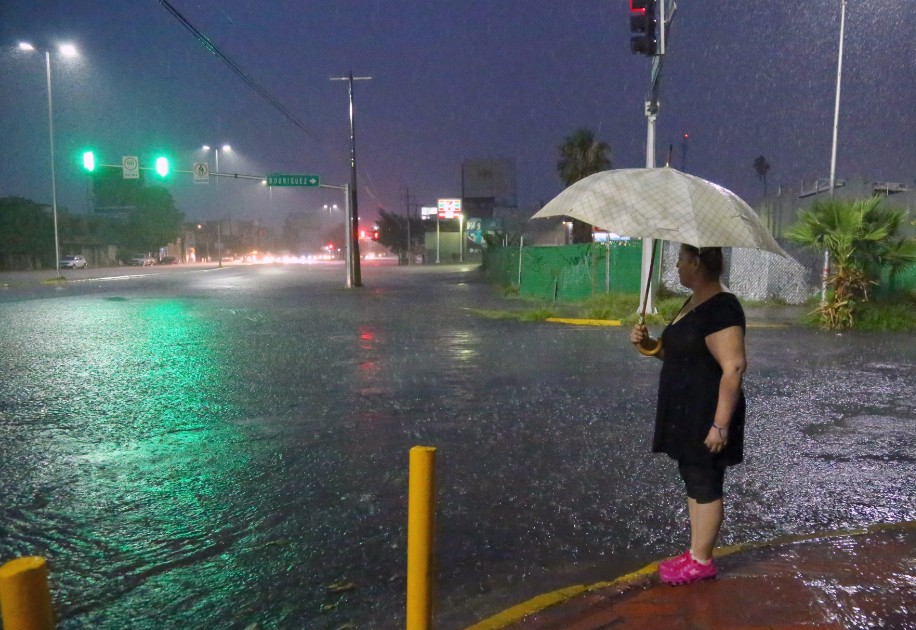 Intensa lluvia dejó una tormenta eléctrica en gran parte de la región. (Martín Piña Reta)