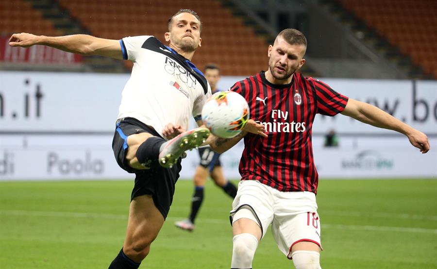 Milán y Atalanta empataron en el San Siro (AFP)