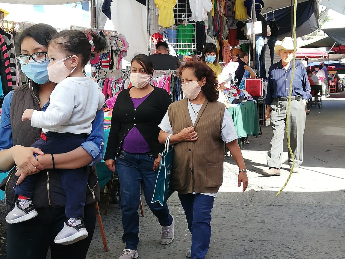 Tianguis de León en zonas de riesgo por coronavirus reforzarán medidas. Dany Béjar.