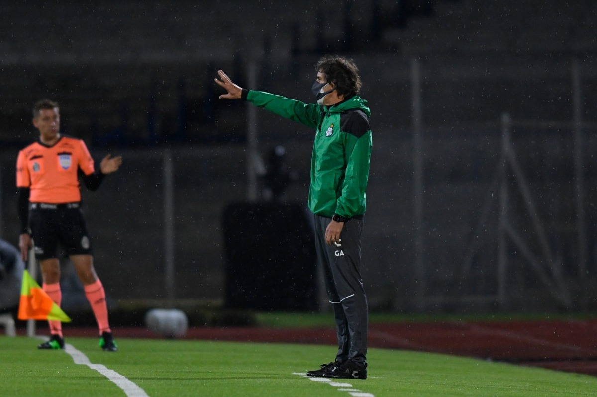 Almada comentó que deben prepararse mejor ante el próximo duelo contra Chivas. (Imago7)