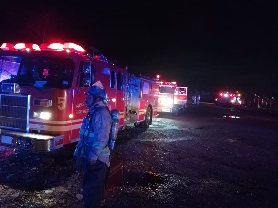 Los vecinos salieron a la calles a pesar de la lluvia. (Especial)