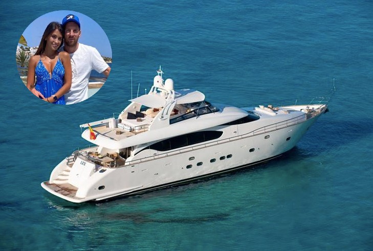 El yate que rentó Messi para sus vacaciones en Ibiza (www.barcoibiza.com / Instagram @leomessi)