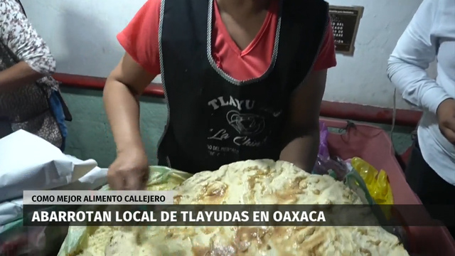 En encuesta de Netflix gana la tlayuda de Oaxaca y ciudadanos abarrotan puesto callejero que concursó