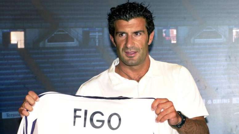 Luis Figo dejó al Barcelona para fichar con el Real Madrid en el 2000 (EFE)