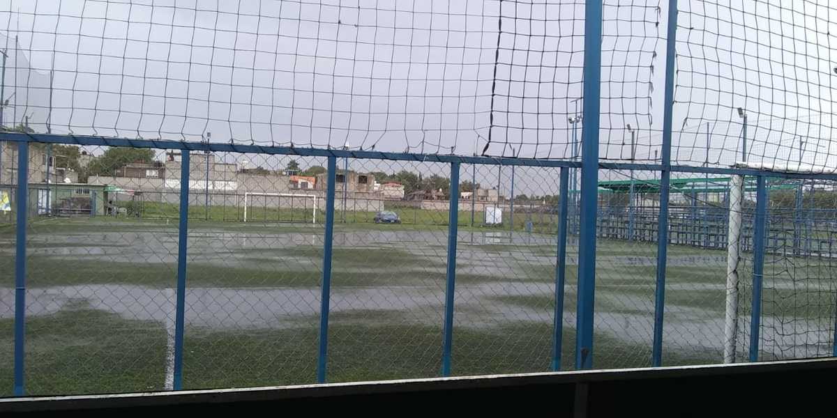 Mujeres fueron alcanzadas por un rayo en el campo de futbol de la alcaldía Tláhuac.