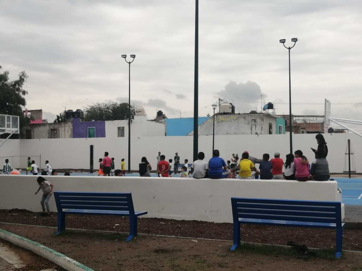 Realizan torneos de fútbol en colonia de León pese a pandemia