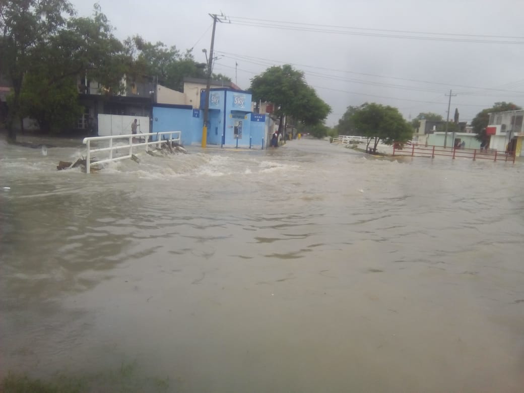 El arroyo de la colonia Pueblo Nuevo llegó a su máxima capacidad. Foto: Especial.