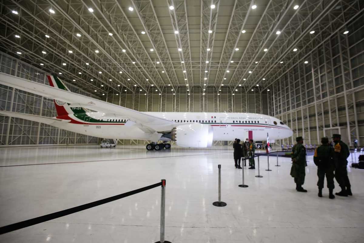 Avión presidencial previo a la conferencia matutina. | Araceli López