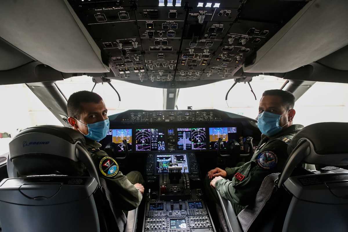 La aeronave puede volar 14 horas y media a una velocidad de 912 kilómetros por hora.| Araceli López