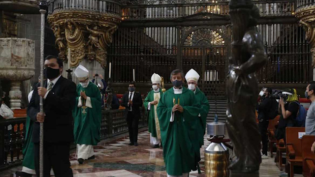 Catedral Metropolitana de CdMx celebra primera misa en nueva normalidad