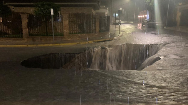 Se forma mega socavón en San Pedro, Nuevo León
