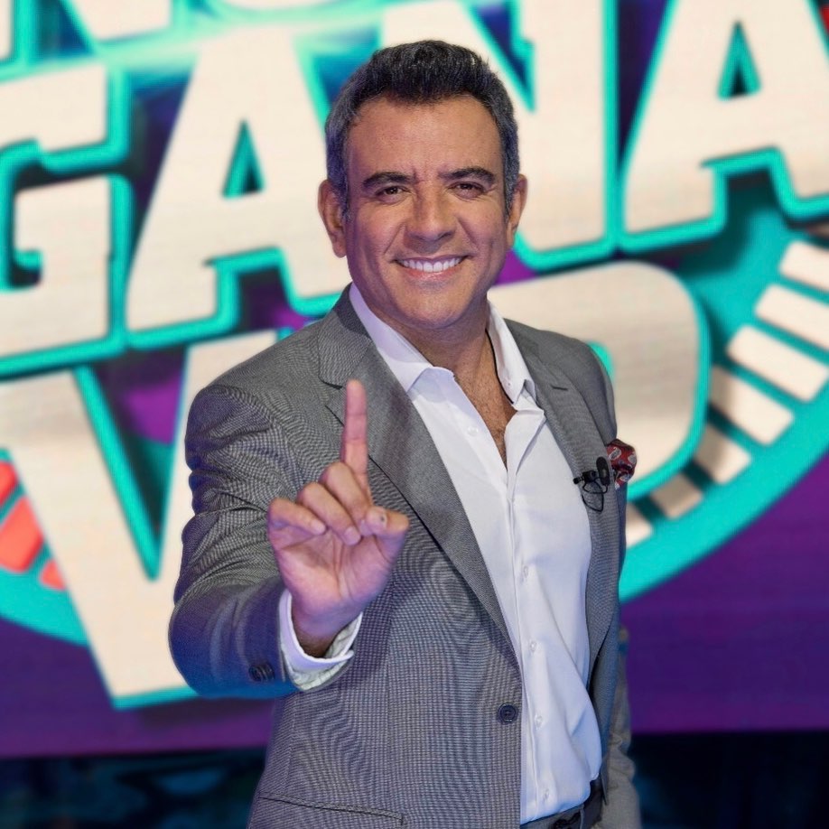 Héctor Sandarti regresó a Televisa para conducir el programa 'Minuto para ganar VIP' (Instagram).