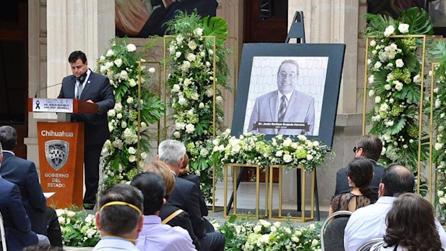 Homenajean a secretario de Salud de Chihuahua, quien murió por covid-19