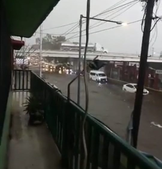 En algunos puntos el nivel del agua alcanzó hasta 40 centímetros. (Especial)