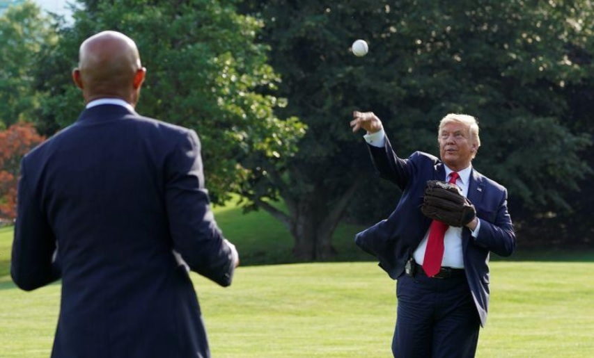 Trump posterga el primer lanzamiento en el Yankee Stadium por covid-19 (Reuters)