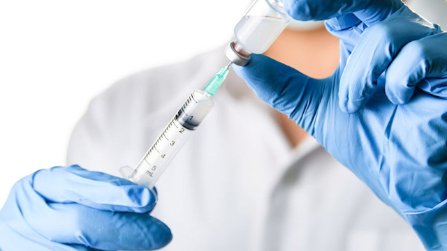 Vacuna contra el coronavirus de Moderna entra en tercera fase de ensayos