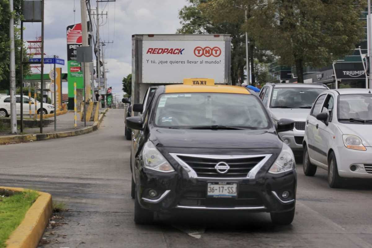 Apariencia de un taxi en un crucero. (Andrés Lobato)