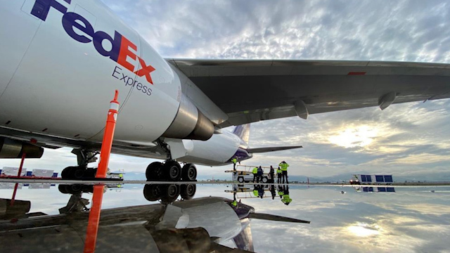 Aterrizó noveno vuelo cargado con 20 ventiladores; faltan 141