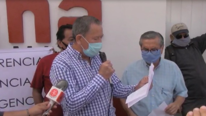 Los inconformes acudieron a protestar a la sede estatal, que pertenece cerrada desde hace varios meses.