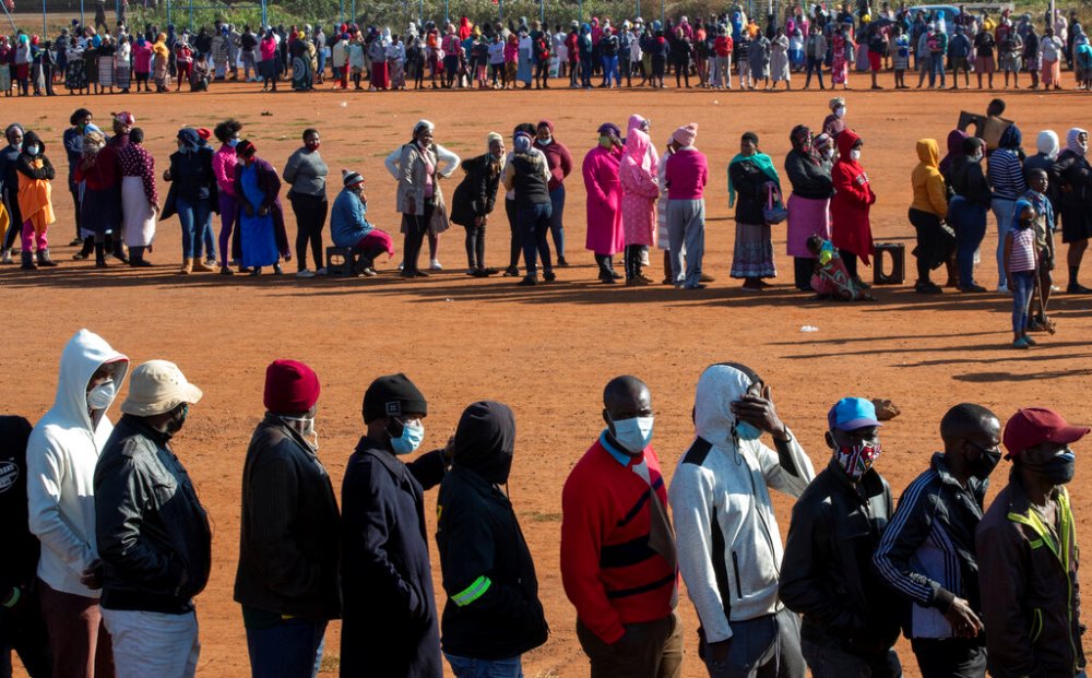 La pandemia ha dejado una tasa de desempleo por encima del 30 por ciento. (AP)