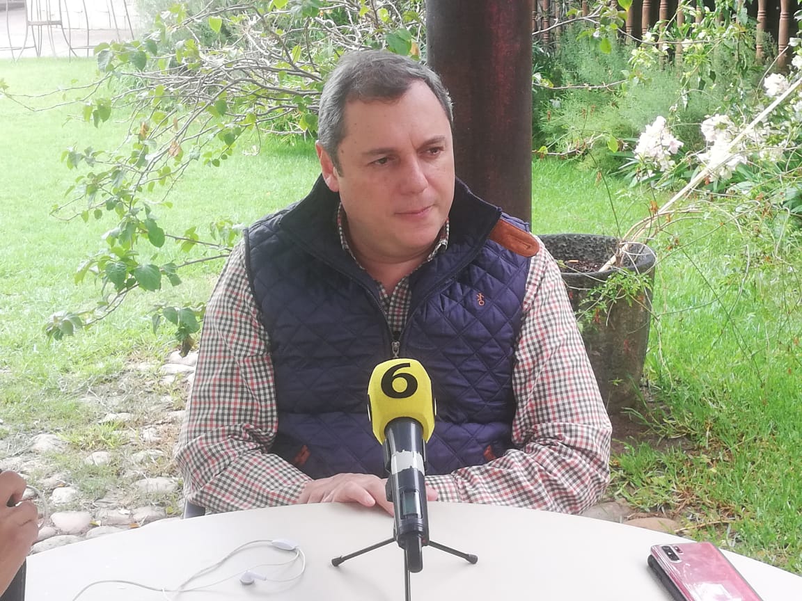 Enoch Castellanos durante este martes estuvo de visita en el municipio de Durango. (Juan Carlos Lozano)
