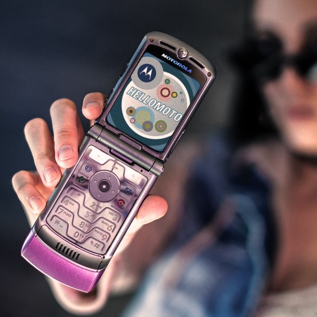 Moto RAZR está de aniversario.