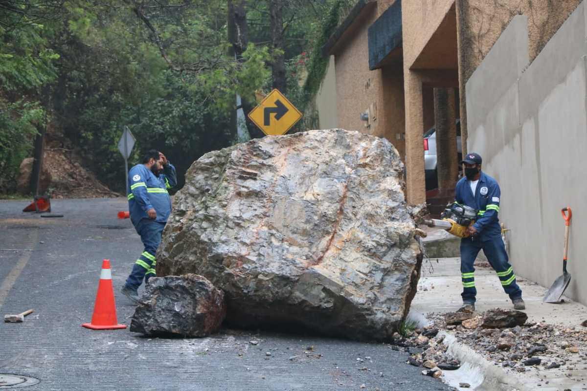 La roca pesa aproximadamente dos toneladas. Foto: Leonel Rocha