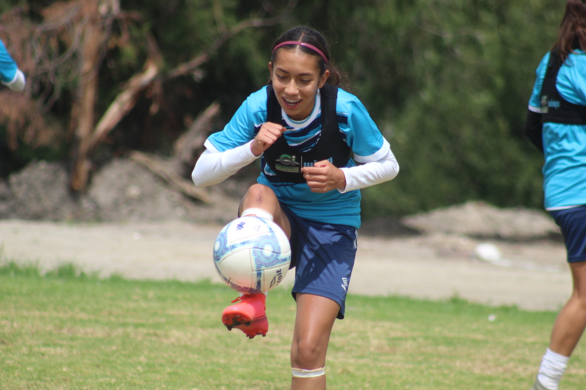 Silvana Zago pasó de ser una invitada con Las Franjitas, a una jugadora del equipo de manera oficial. (Especial)