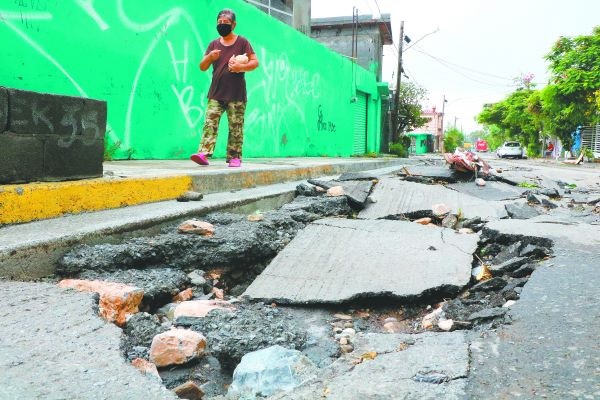 Vecinos del norponiente de Monterrey denunciaron afectación en las calles. LEONEL ROCHA