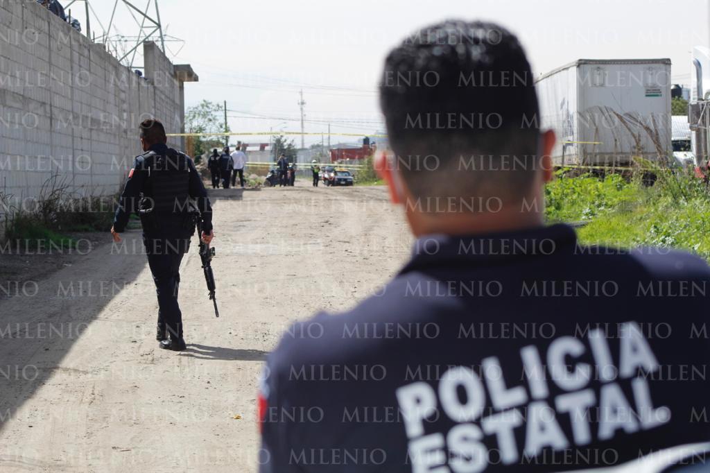 Elementos de la Policía acordonaron la zona para que los peritos de la FGE realicen las diligencias. (Andrés Sánchez)