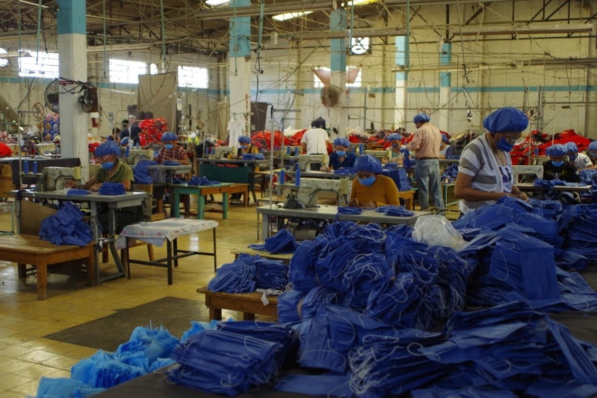 Empresas maquiladoras tuvieron algunos remanentes que han decidido aportar de manera gratuita. (Especial)