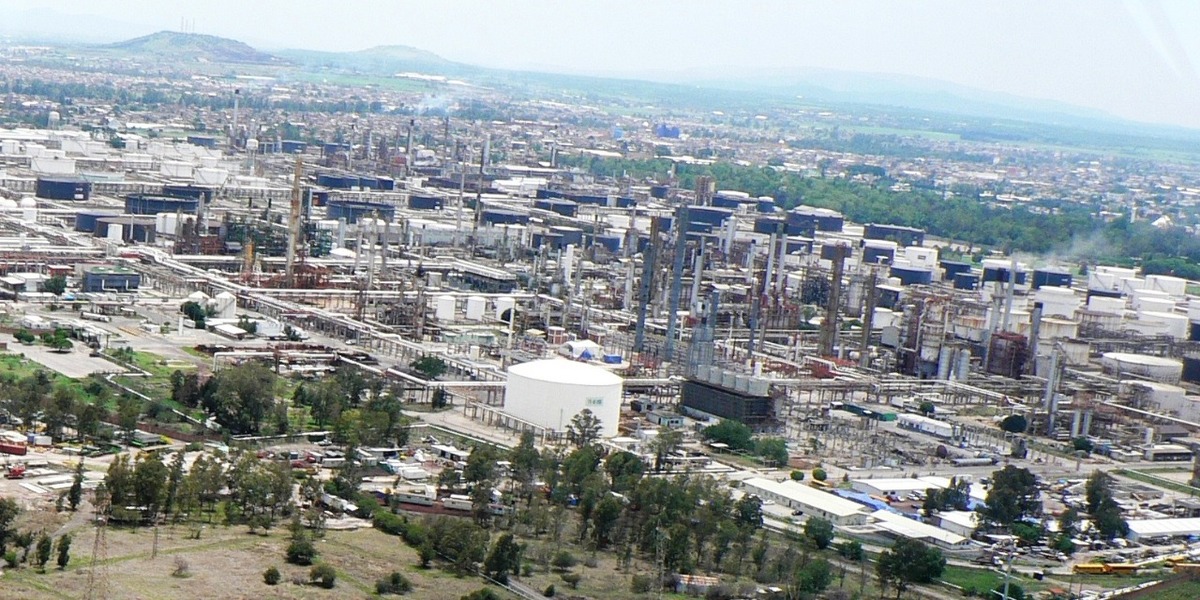 En proceso de mejora, cumple Refinería de Salamanca 70 años