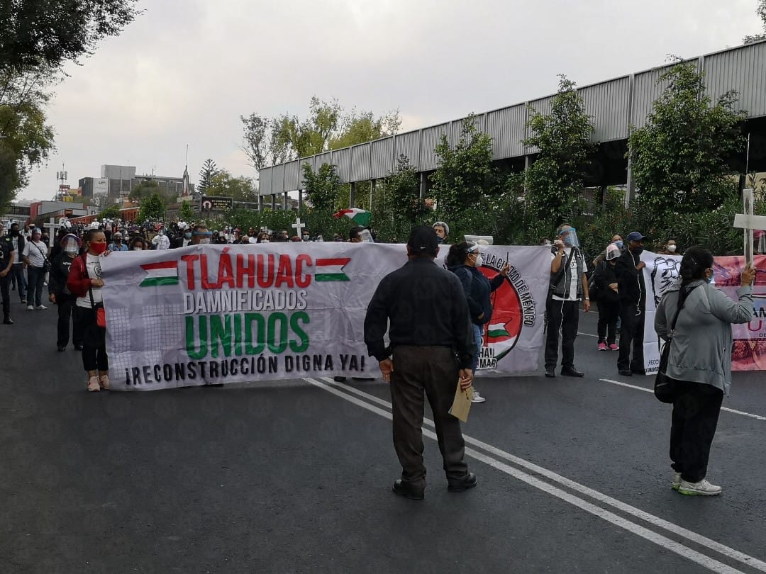 Los damnificados marchan en la calzada San Antonio Abad. | Jorge Becerril