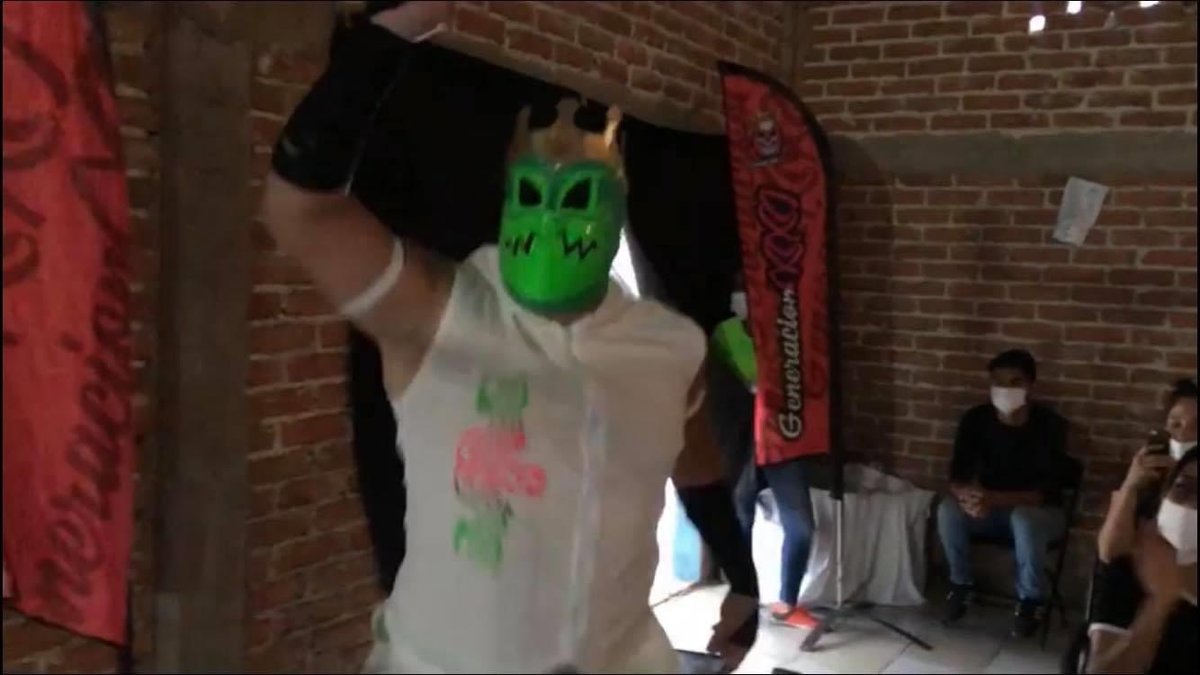 El luchador Coronavirus (Twitter: @De2a3_caidas)