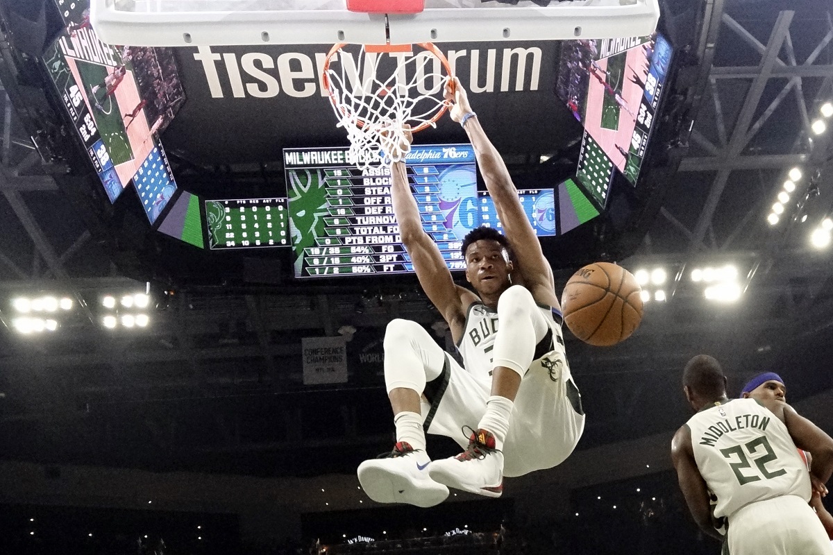 Giannis Antetokounmpo de los Bucks de Milwaukee (AP)