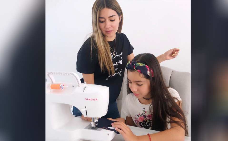 Sara Betancourt  es la encargada del taller de costura Proyecto Diseña - Moda que se imparte a niñas a partir de los 8 años. (Cortesía)