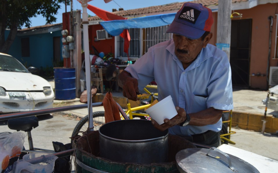 Don Lupe, vendedor de nieve | Ginna Navarro