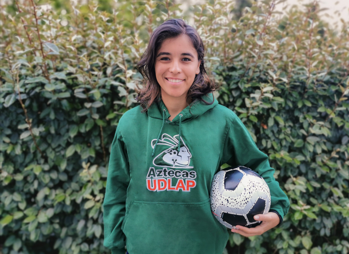 Jacqueline Vitte decidió cambiar las pistas y probar suerte como futbolista profesional. (Especial)