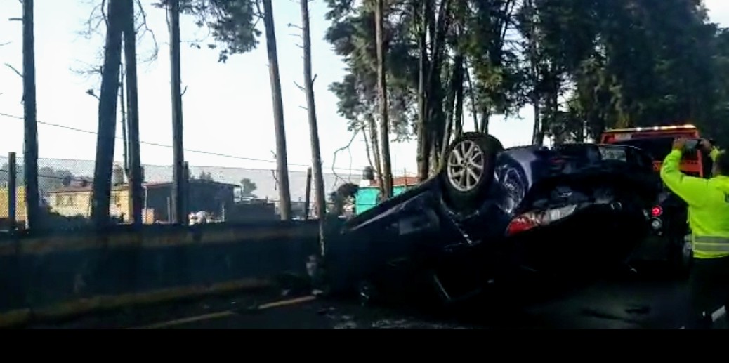 Se registran problemas viales por el cierre parcial del carril izquierdo. (Especial)