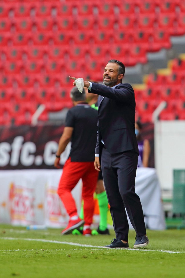 Rafa Puente durante el juego ante Pumas (Mexsport)