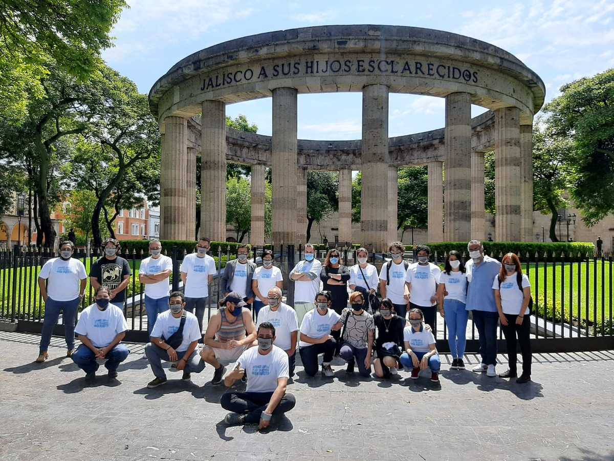 Artistas colocan cubrebocas a monumentos (Enrique Vázquez)